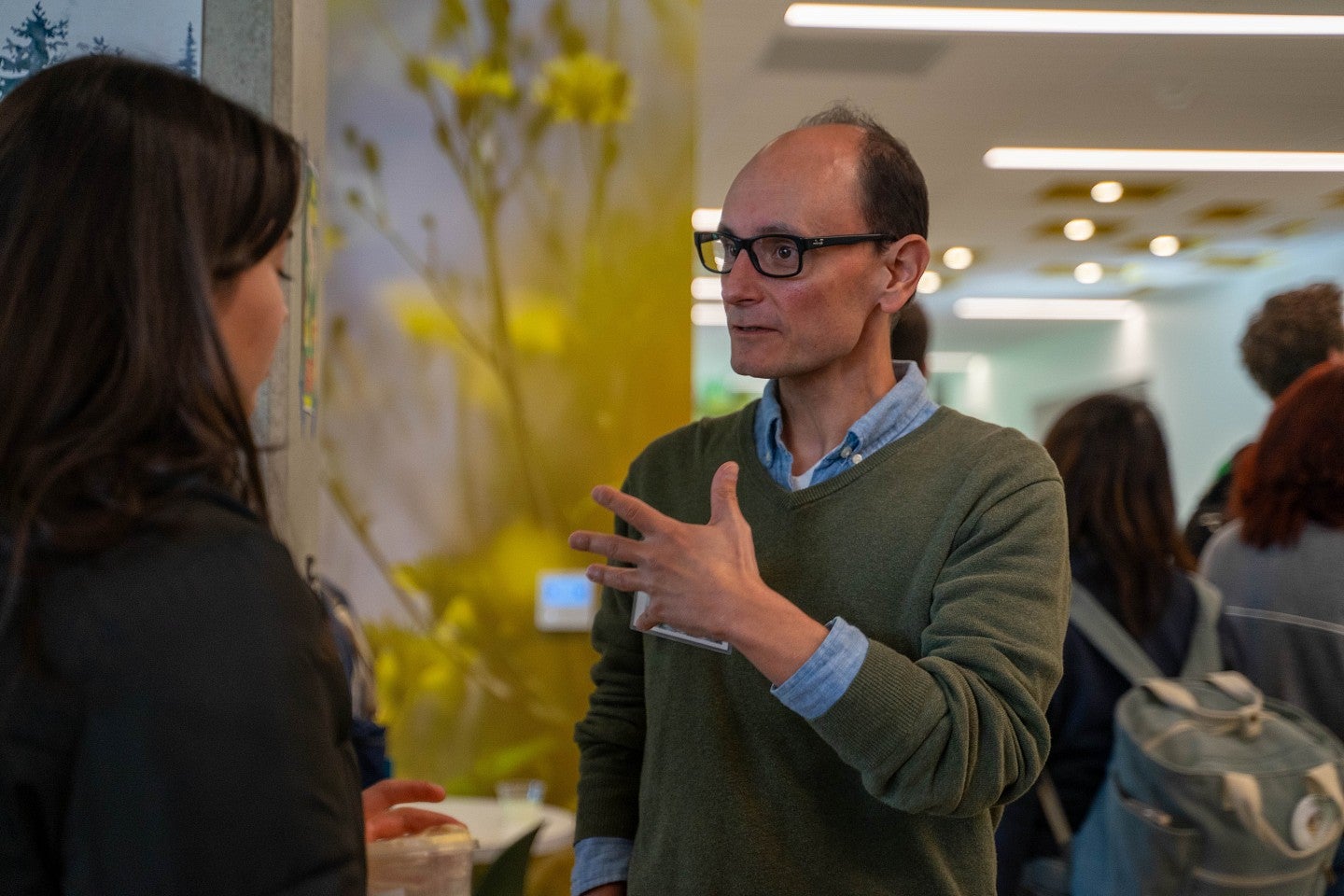 Larry Ulibarri speaking with a scholar at the Distinguished Scholarship Homecoming Reception