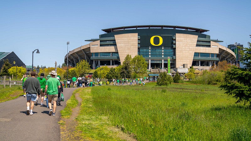 students walk toward Autzen stadium