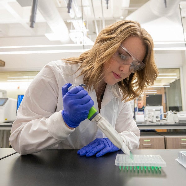 student researcher in the Knight Campus lab